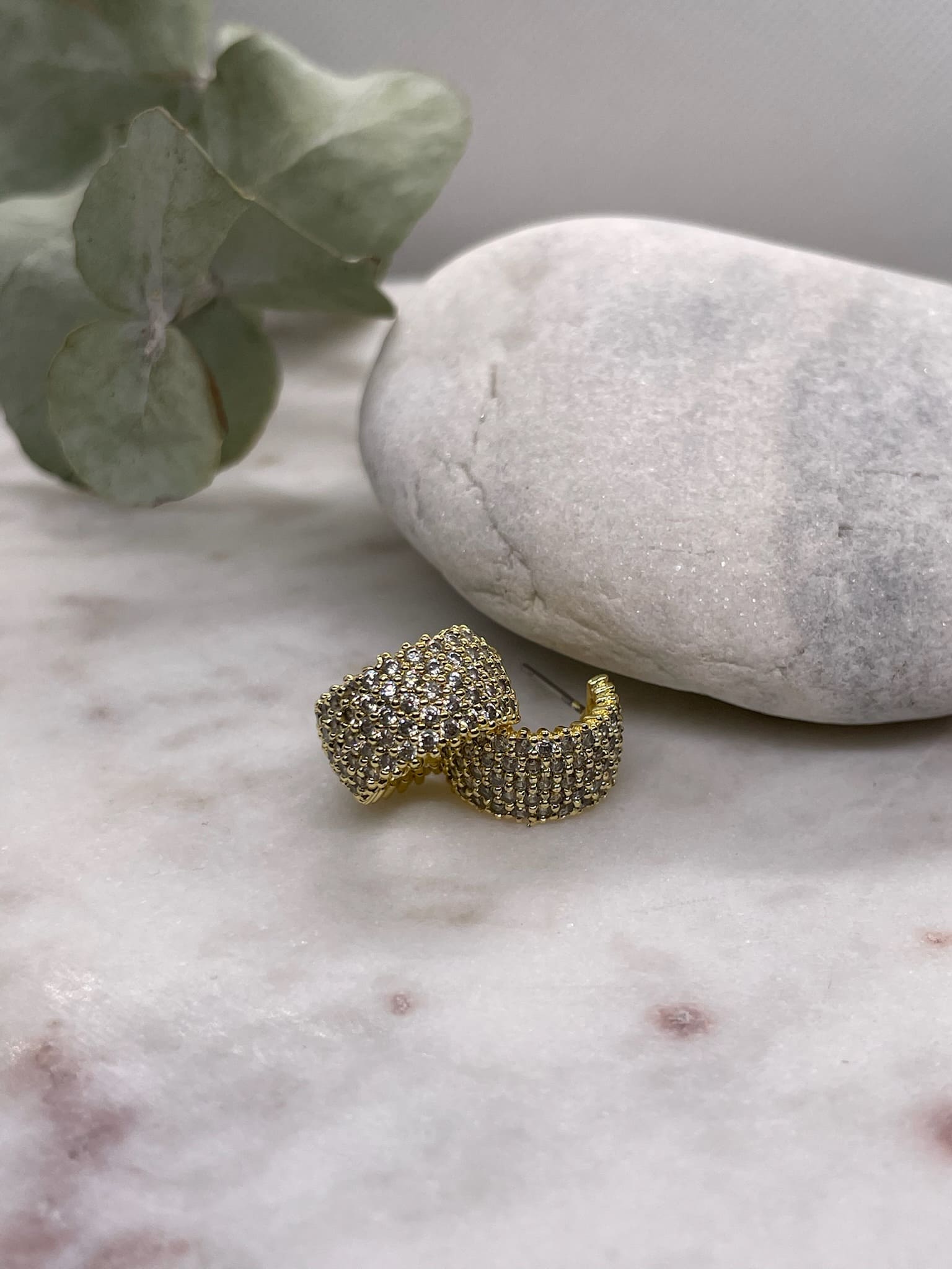 Pendientes Aros Pequeños con  Piedras Cristal Dorados