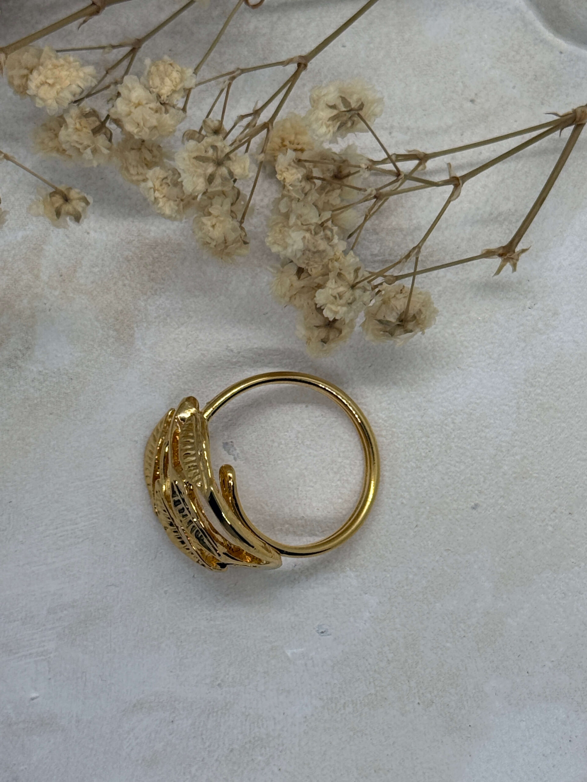 Anillo Hojas Doradas Ajustable